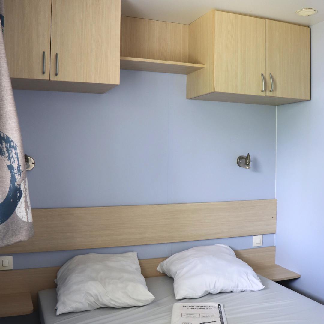 chambre lit double du mobil-home 2 chambres