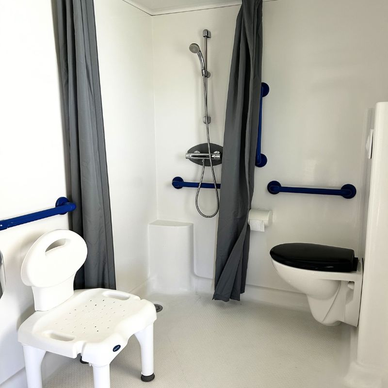 salle de bains du mobil-home PMR