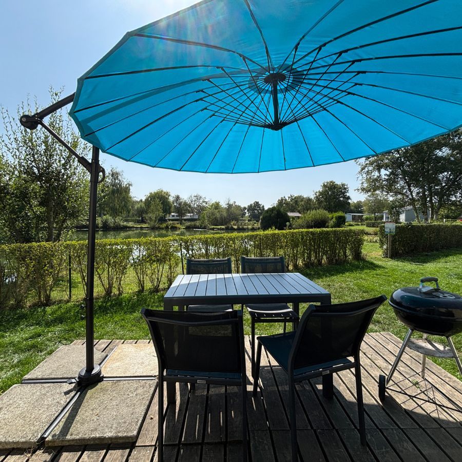 terrasse au bord de l'eau à Helfaut