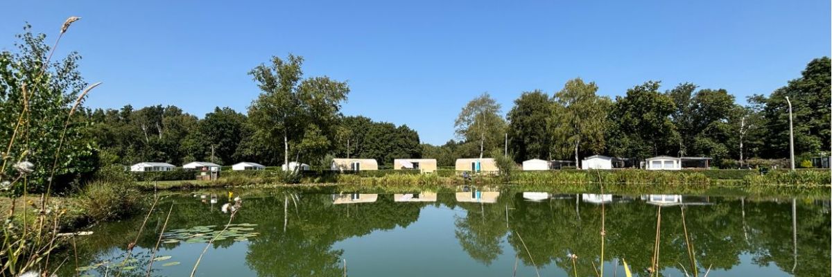 hébergement insolite à louer au bord de l'eau sur Helfaut dans le Pas-de-Calais