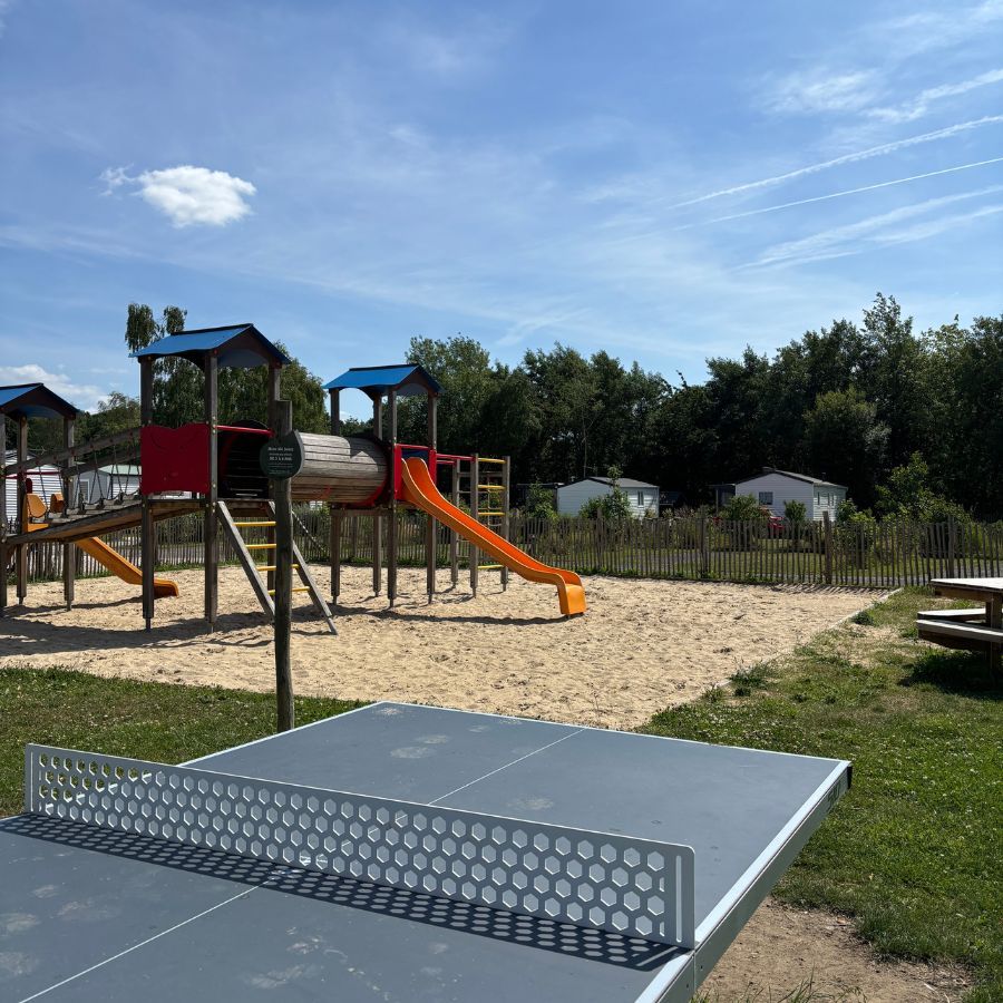 camping avec aire de jeux enfant 